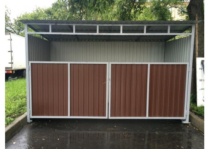 Контейнерная площадка из профлиста с низкими воротами для сбора ТБО
