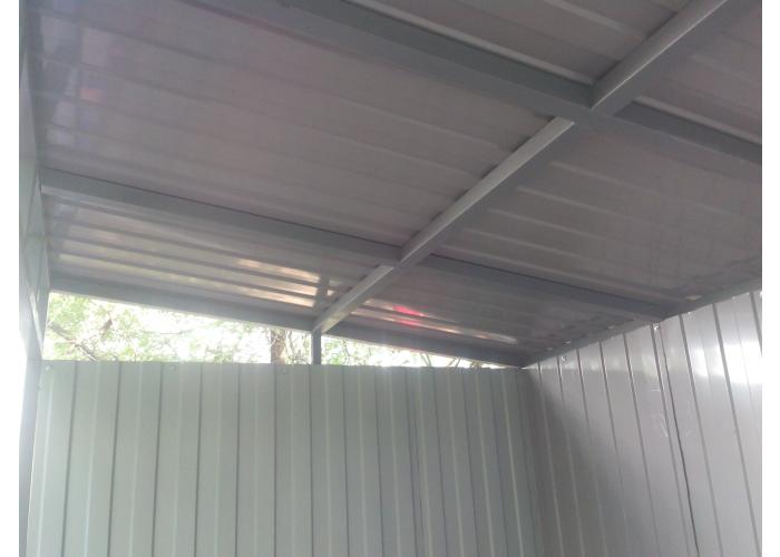 Контейнерная площадка из профлиста с низкими воротами для сбора ТБО