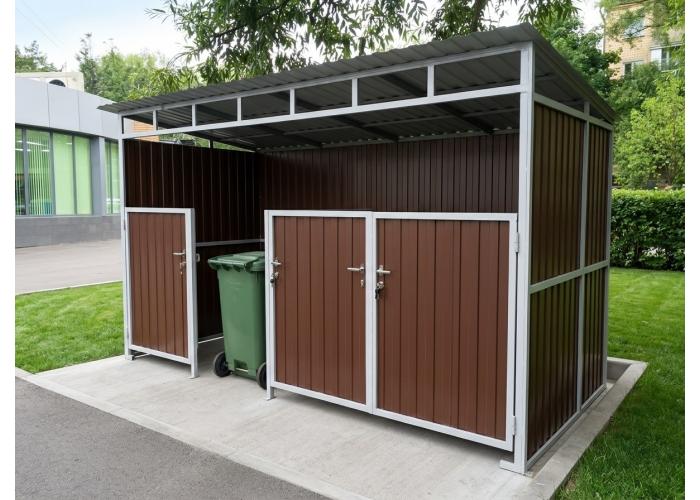 Контейнерная площадка из профлиста с низкими воротами для сбора ТБО