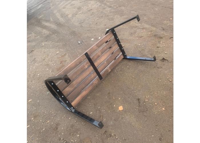 Металлическая скамейка 