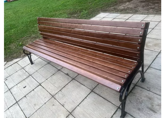 Металлическая скамейка 